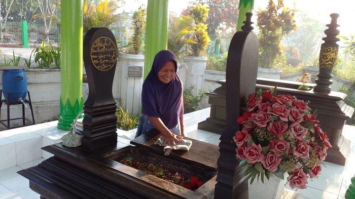 Makam Nike Ardilla