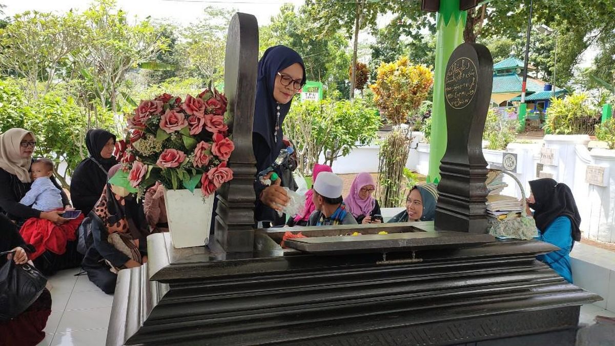Makam Nike Ardilla