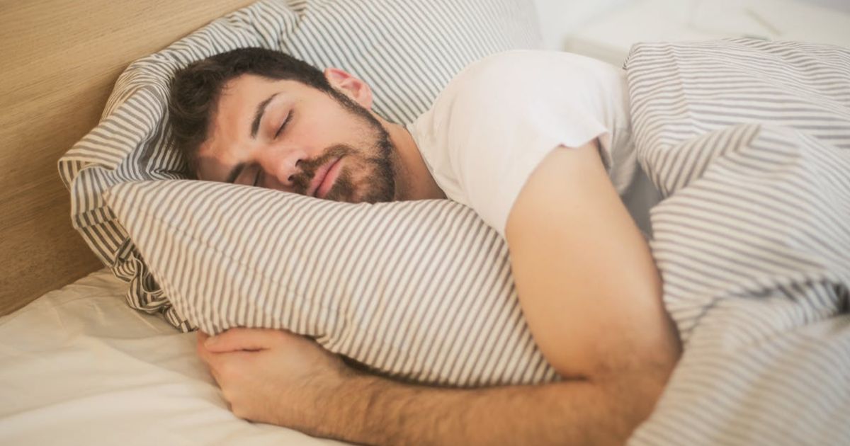 Kebiasaan Kecil yang Membantu Tidur Lebih Berkualitas